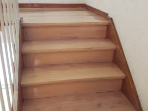 Treppen Renovierung abschleifen einlassen Andreas Hinderer Raufaser tapezieren Marbach Steinheim Murr Hinterbirkenhof Ludwigsburg Umkreis Maler Malerarbeiten Streichen Streicharbeiten Raumausstatter Raumausstattung